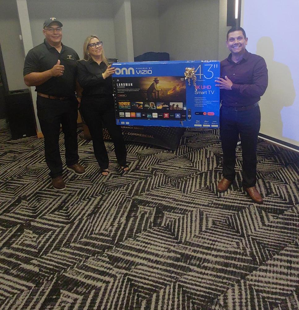 Entrega de premio en un evento